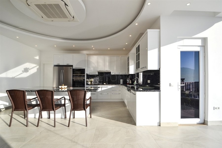 فيلا مستقلة - مسبح خاص -اطلالة بحر - 3 غرف وصالة- في كارجي جاك / الانيا 