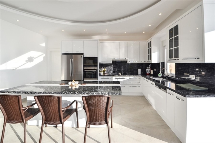 فيلا مستقلة - مسبح خاص -اطلالة بحر - 3 غرف وصالة- في كارجي جاك / الانيا 