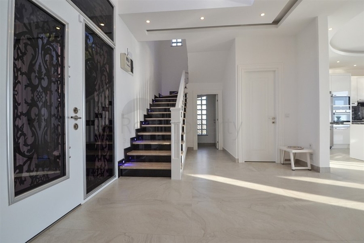 فيلا مستقلة - مسبح خاص -اطلالة بحر - 3 غرف وصالة- في كارجي جاك / الانيا 