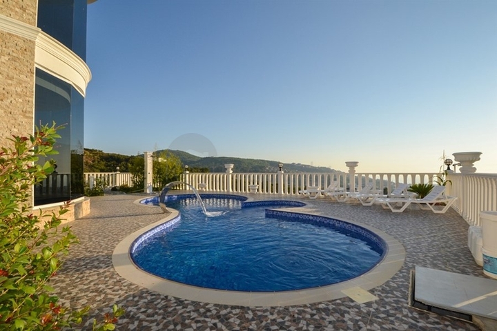 فيلا مستقلة - مسبح خاص -اطلالة بحر - 3 غرف وصالة- في كارجي جاك / الانيا 