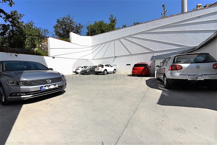 عقار تجاري في مركز المدينة - ضمن اكثر المناطق حيوية - الانيا 