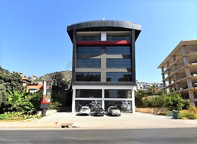 عقار تجاري في مركز المدينة - ضمن اكثر المناطق حيوية - الانيا 