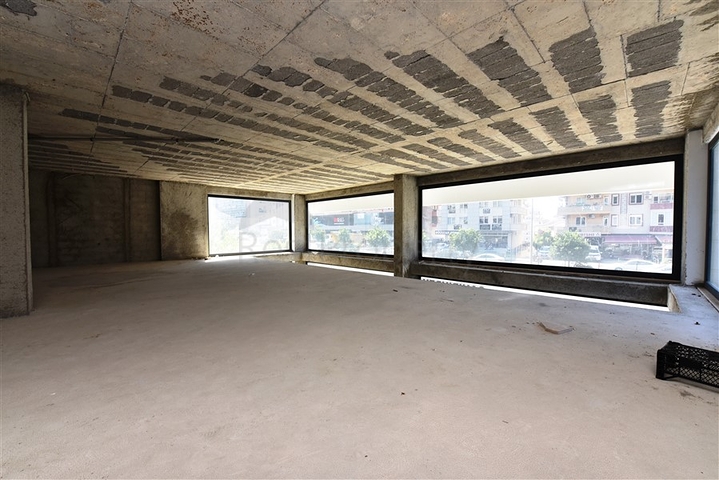 عقار تجاري في مركز المدينة - ضمن اكثر المناطق حيوية - الانيا 