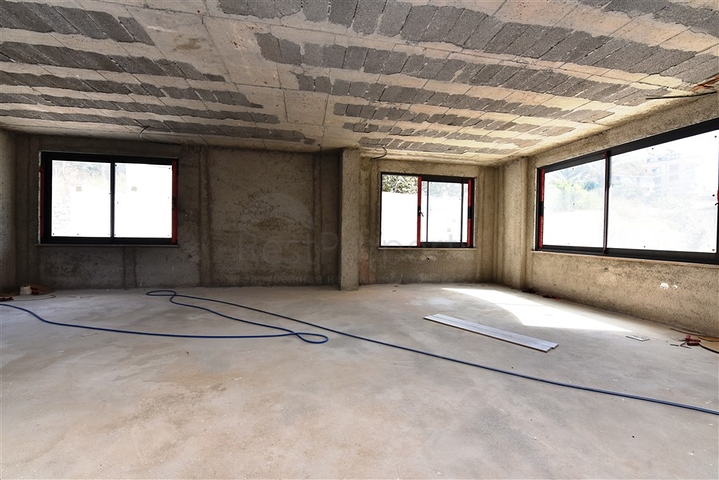 عقار تجاري في مركز المدينة - ضمن اكثر المناطق حيوية - الانيا 