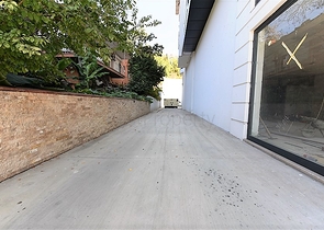 عقار تجاري في مركز المدينة - ضمن اكثر المناطق حيوية - الانيا 