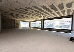 عقار تجاري في مركز المدينة - ضمن اكثر المناطق حيوية - الانيا 