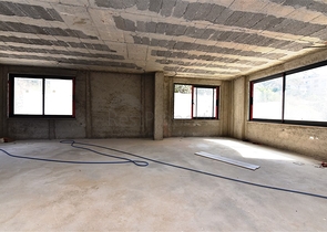 عقار تجاري في مركز المدينة - ضمن اكثر المناطق حيوية - الانيا 