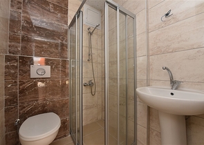 شقة غرفتين وصالة - مؤثثة - قريبة من البحر والاسواق - مهموتلار / الانيا 