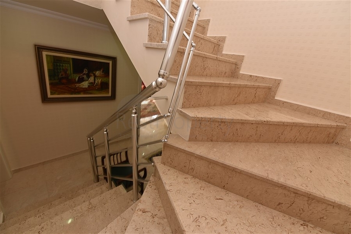 اطلالة على شاطئ كليوباترا - دوبلكس واسعة 3 غرف - في مركز مدينة الانيا 