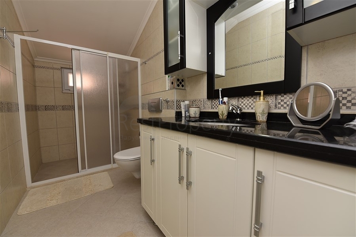 اطلالة على شاطئ كليوباترا - دوبلكس واسعة 3 غرف - في مركز مدينة الانيا 