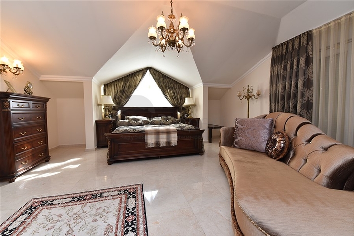 اطلالة على شاطئ كليوباترا - دوبلكس واسعة 3 غرف - في مركز مدينة الانيا 