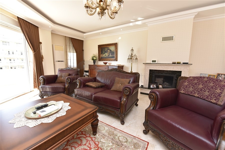 اطلالة على شاطئ كليوباترا - دوبلكس واسعة 3 غرف - في مركز مدينة الانيا 