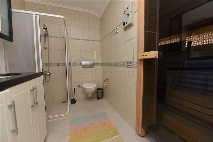 اطلالة على شاطئ كليوباترا - دوبلكس واسعة 3 غرف - في مركز مدينة الانيا 