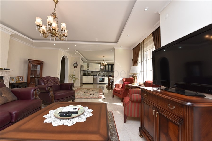 اطلالة على شاطئ كليوباترا - دوبلكس واسعة 3 غرف - في مركز مدينة الانيا 