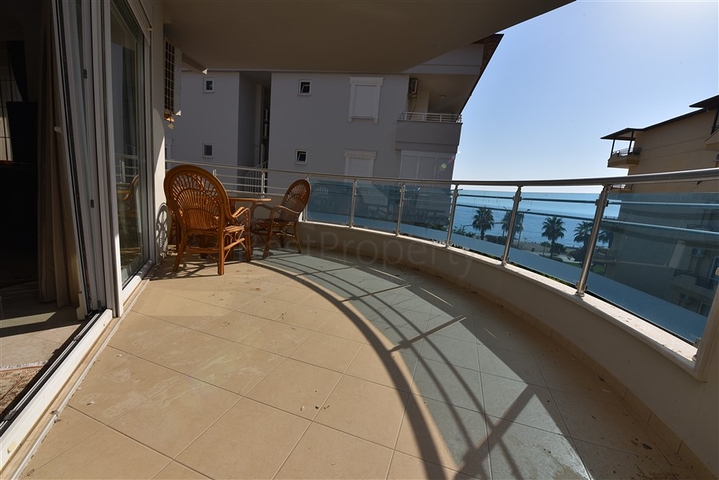 اطلالة على شاطئ كليوباترا - دوبلكس واسعة 3 غرف - في مركز مدينة الانيا 