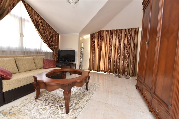 اطلالة على شاطئ كليوباترا - دوبلكس واسعة 3 غرف - في مركز مدينة الانيا 