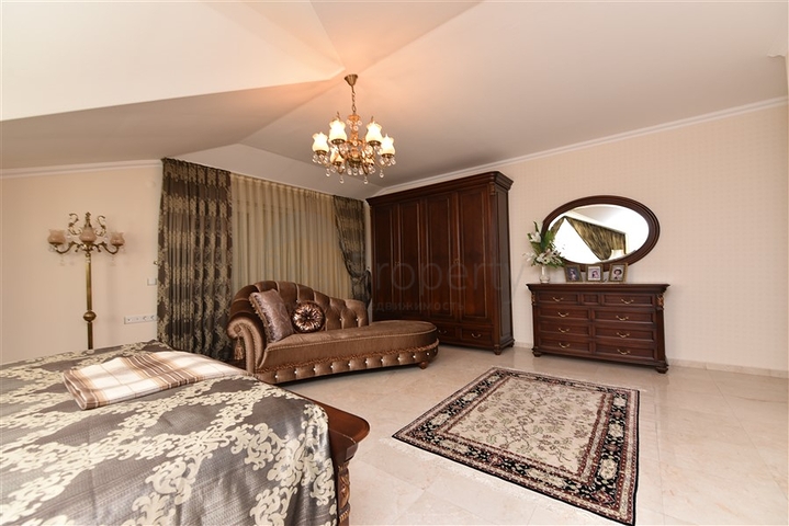 اطلالة على شاطئ كليوباترا - دوبلكس واسعة 3 غرف - في مركز مدينة الانيا 