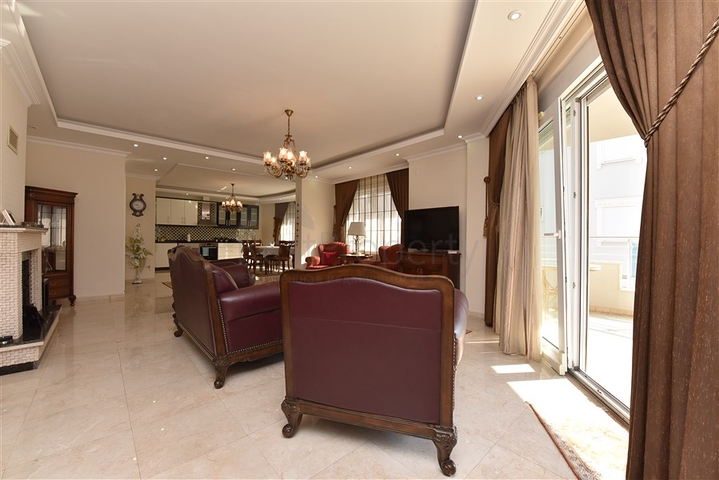 اطلالة على شاطئ كليوباترا - دوبلكس واسعة 3 غرف - في مركز مدينة الانيا 