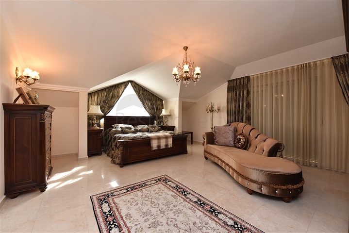 اطلالة على شاطئ كليوباترا - دوبلكس واسعة 3 غرف - في مركز مدينة الانيا 