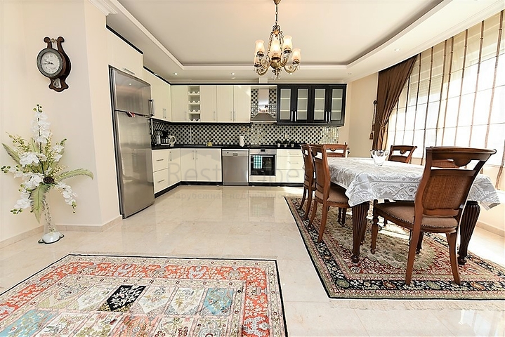 اطلالة على شاطئ كليوباترا - دوبلكس واسعة 3 غرف - في مركز مدينة الانيا 