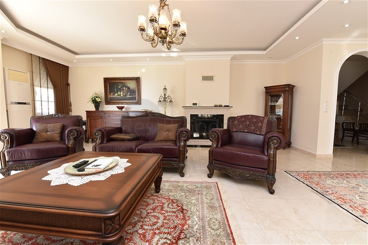 اطلالة على شاطئ كليوباترا - دوبلكس واسعة 3 غرف - في مركز مدينة الانيا 