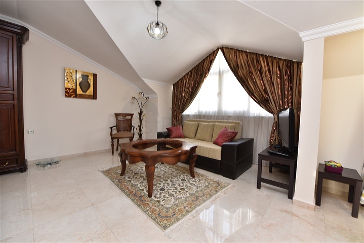 اطلالة على شاطئ كليوباترا - دوبلكس واسعة 3 غرف - في مركز مدينة الانيا 