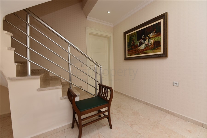 اطلالة على شاطئ كليوباترا - دوبلكس واسعة 3 غرف - في مركز مدينة الانيا 