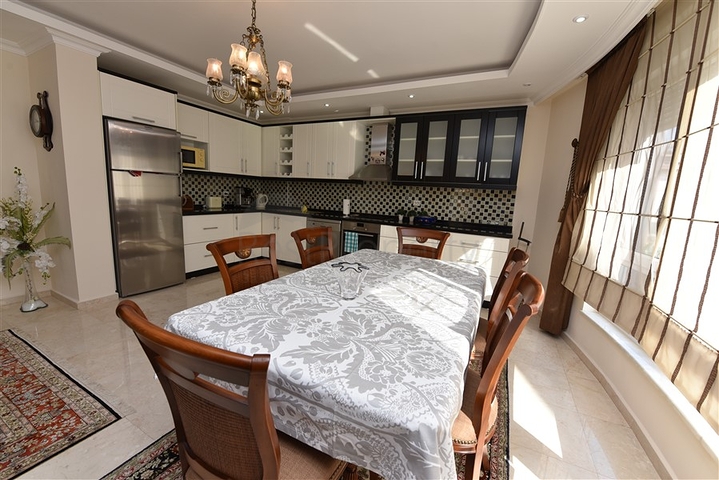 اطلالة على شاطئ كليوباترا - دوبلكس واسعة 3 غرف - في مركز مدينة الانيا 