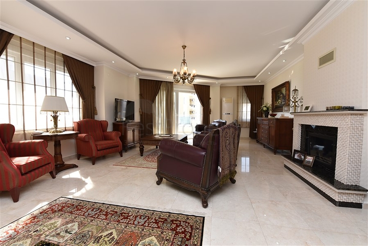 اطلالة على شاطئ كليوباترا - دوبلكس واسعة 3 غرف - في مركز مدينة الانيا 