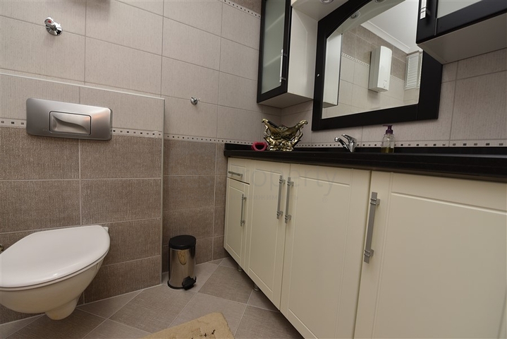 اطلالة على شاطئ كليوباترا - دوبلكس واسعة 3 غرف - في مركز مدينة الانيا 