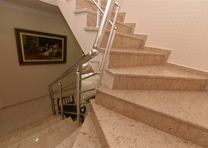 اطلالة على شاطئ كليوباترا - دوبلكس واسعة 3 غرف - في مركز مدينة الانيا 