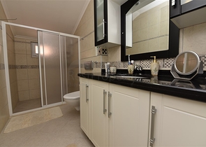 اطلالة على شاطئ كليوباترا - دوبلكس واسعة 3 غرف - في مركز مدينة الانيا 