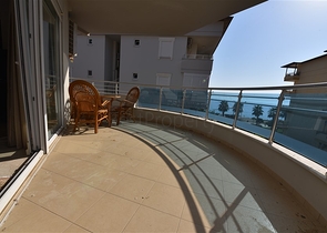 اطلالة على شاطئ كليوباترا - دوبلكس واسعة 3 غرف - في مركز مدينة الانيا 