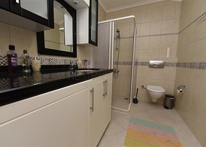 اطلالة على شاطئ كليوباترا - دوبلكس واسعة 3 غرف - في مركز مدينة الانيا 