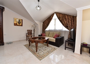 اطلالة على شاطئ كليوباترا - دوبلكس واسعة 3 غرف - في مركز مدينة الانيا 