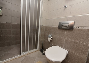 اطلالة على شاطئ كليوباترا - دوبلكس واسعة 3 غرف - في مركز مدينة الانيا 