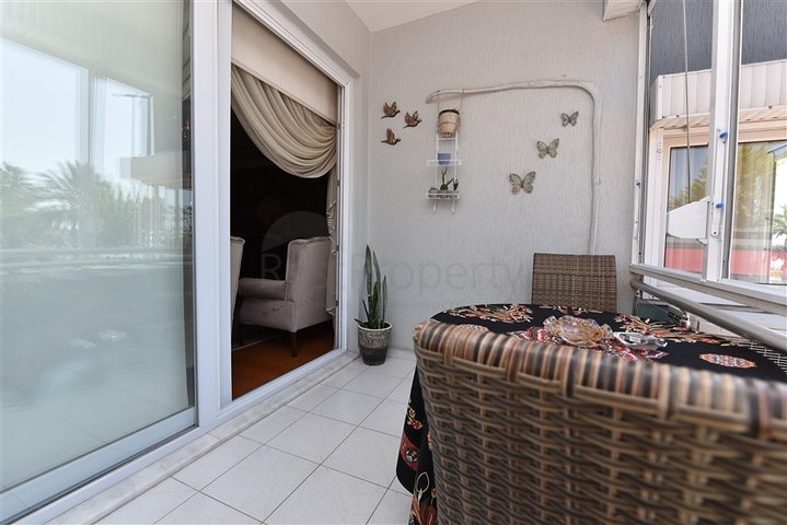 اول صف على البحر - اطلالة مباشرة - شقة مفروشة 3 غرف- في مركز الانيا 