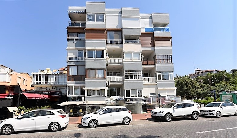 اول صف على البحر - اطلالة مباشرة - شقة مفروشة 3 غرف- في مركز الانيا 