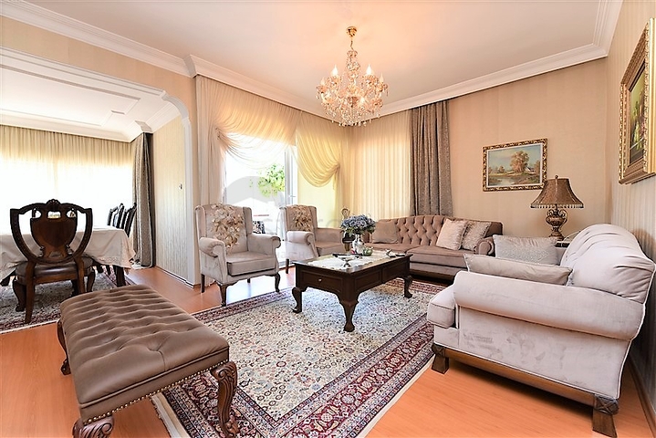 اول صف على البحر - اطلالة مباشرة - شقة مفروشة 3 غرف- في مركز الانيا 