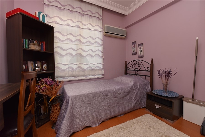 اول صف على البحر - اطلالة مباشرة - شقة مفروشة 3 غرف- في مركز الانيا 