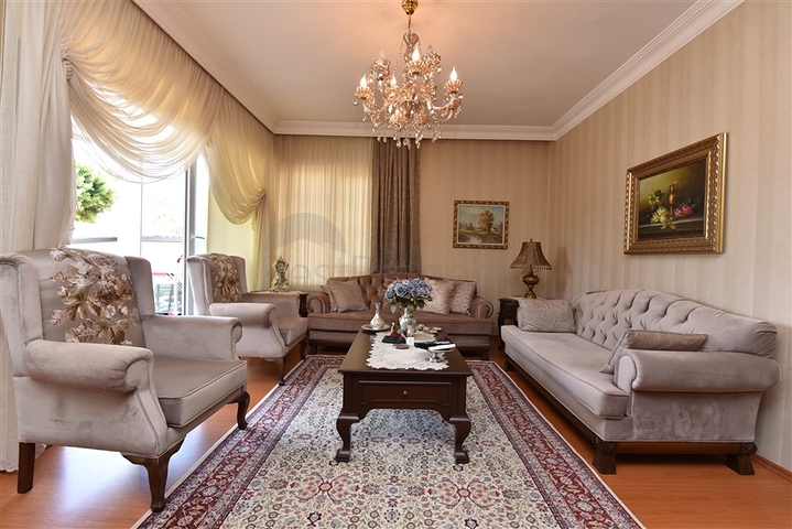 اول صف على البحر - اطلالة مباشرة - شقة مفروشة 3 غرف- في مركز الانيا 