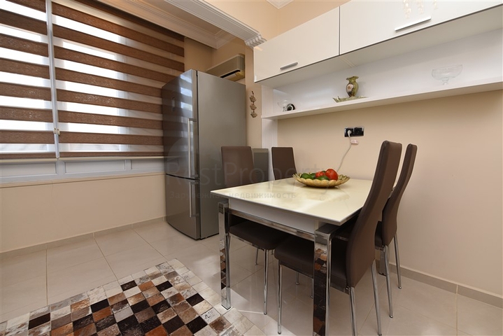 اول صف على البحر - اطلالة مباشرة - شقة مفروشة 3 غرف- في مركز الانيا 