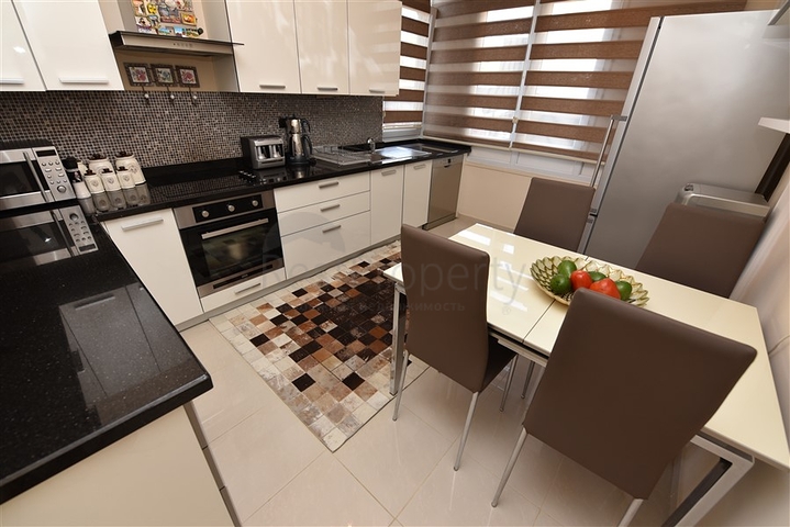 اول صف على البحر - اطلالة مباشرة - شقة مفروشة 3 غرف- في مركز الانيا 