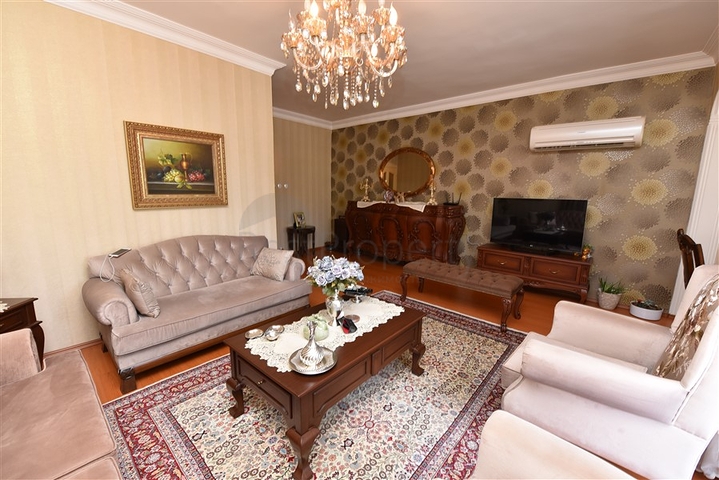 اول صف على البحر - اطلالة مباشرة - شقة مفروشة 3 غرف- في مركز الانيا 