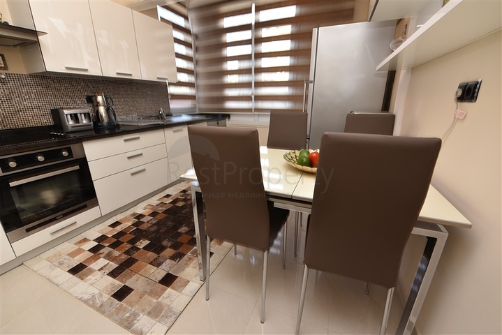 اول صف على البحر - اطلالة مباشرة - شقة مفروشة 3 غرف- في مركز الانيا 