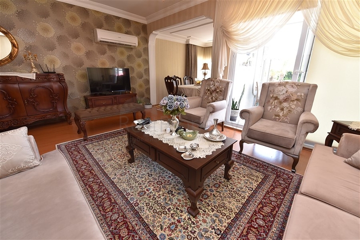 اول صف على البحر - اطلالة مباشرة - شقة مفروشة 3 غرف- في مركز الانيا 