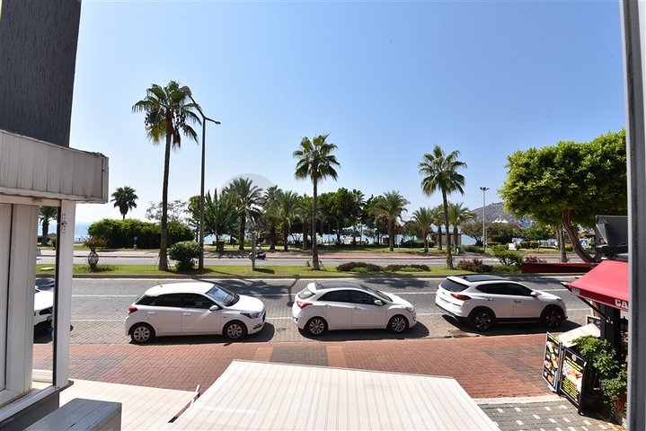 اول صف على البحر - اطلالة مباشرة - شقة مفروشة 3 غرف- في مركز الانيا 