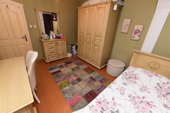 اول صف على البحر - اطلالة مباشرة - شقة مفروشة 3 غرف- في مركز الانيا 