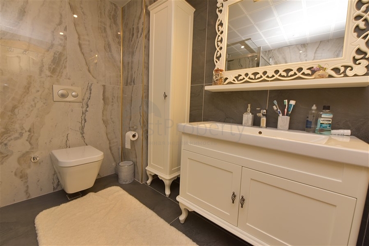 اول صف على البحر - اطلالة مباشرة - شقة مفروشة 3 غرف- في مركز الانيا 