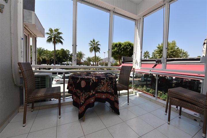 اول صف على البحر - اطلالة مباشرة - شقة مفروشة 3 غرف- في مركز الانيا 